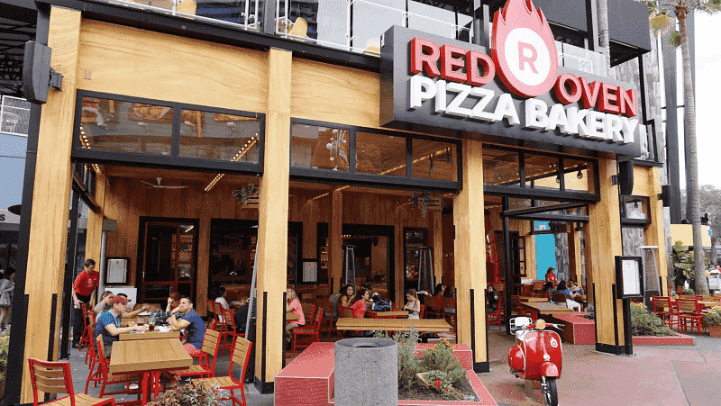 Red Oven Pizza Bakery restaurant in Orlando