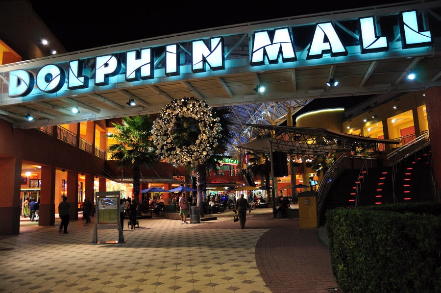 Shopping Dolphin Mall Miami 