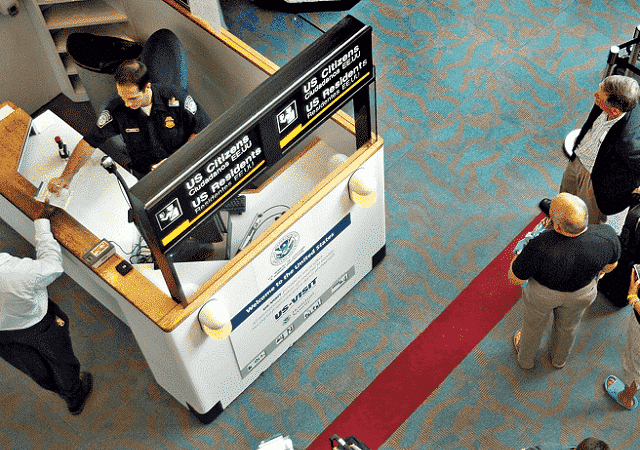 How to go through Customs when traveling to the U.S.