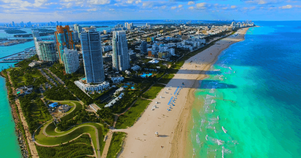 Traveling alone to Miami: a complete guide